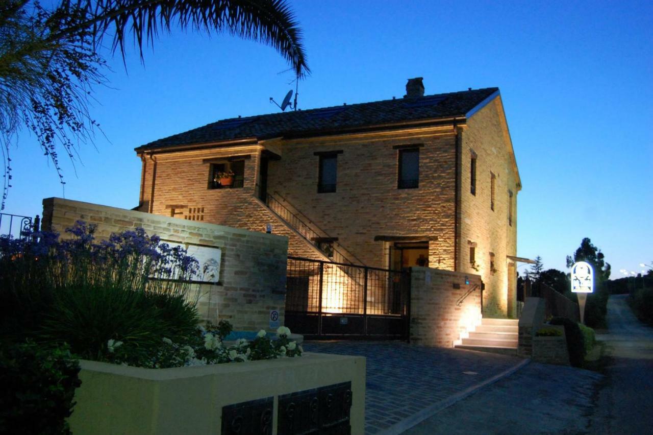 Bed and Breakfast La Tana Dei Leoni Monsampolo Del Tronto Exterior foto